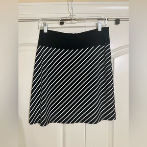 White House Black Market Skirt - SMALL - Black and White -